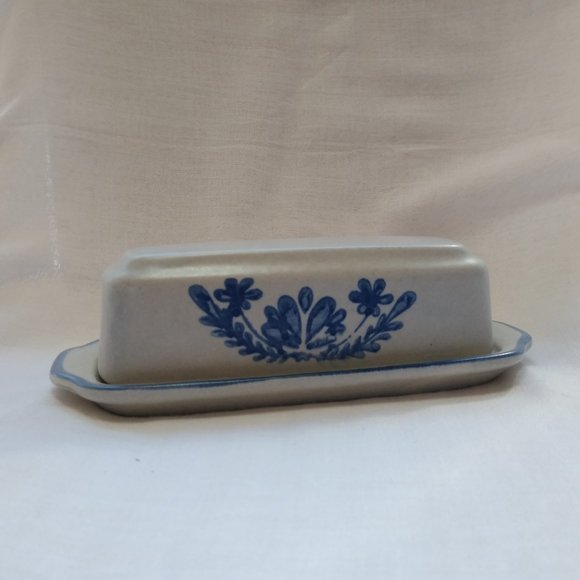 Vintage Pfaltzgraff Stoneware Yorktowne Covered Butter Dish - Picture 1 of 7